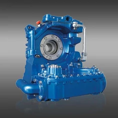 Motor, váltó, kuplung, retarder